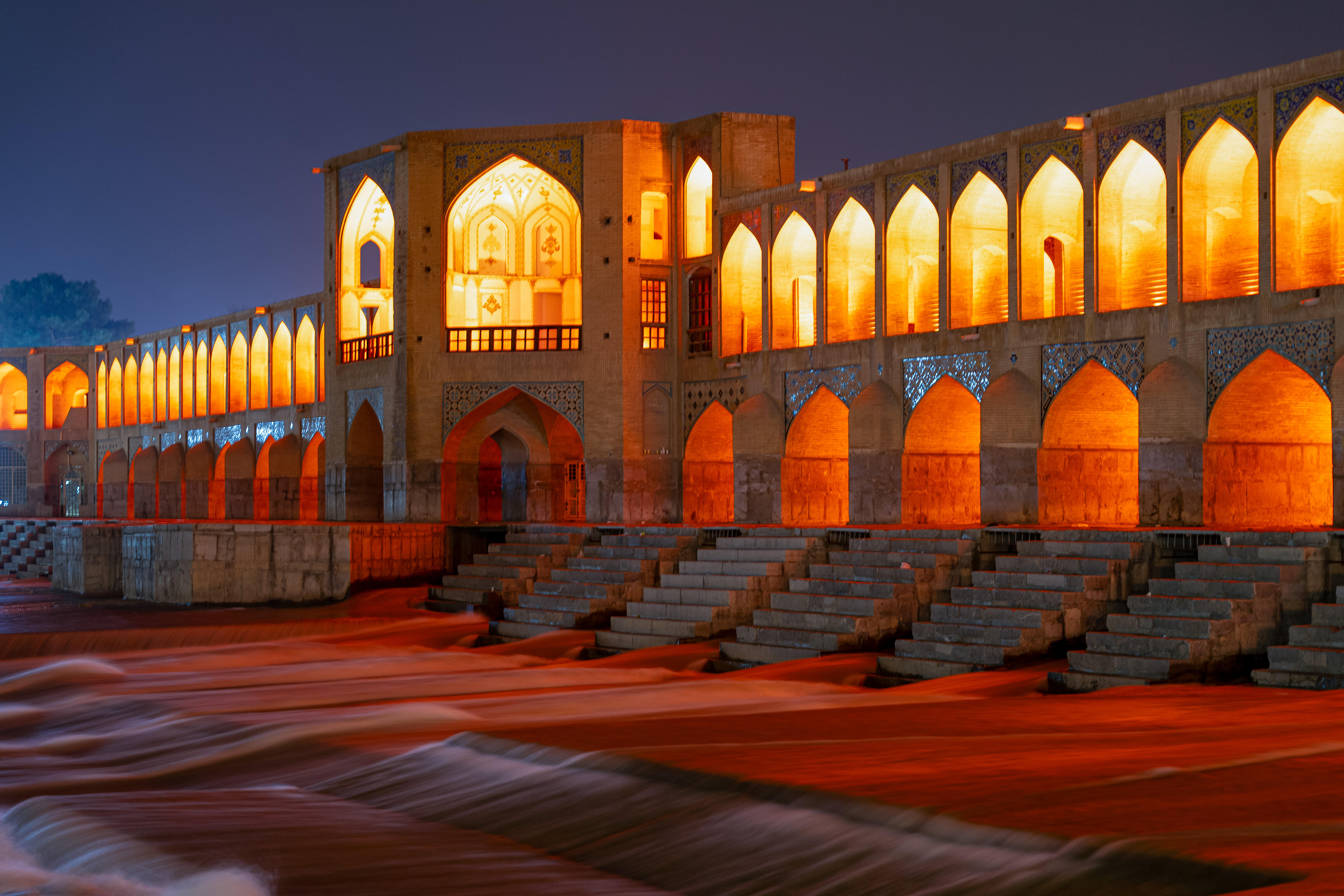 سی‌وسه‌پل (پل الله‌وردی‌خان) در شهر اصفهان، ایران/ Si-o-se-pol (Allahverdi Khan Bridge), Isfahan, Iran